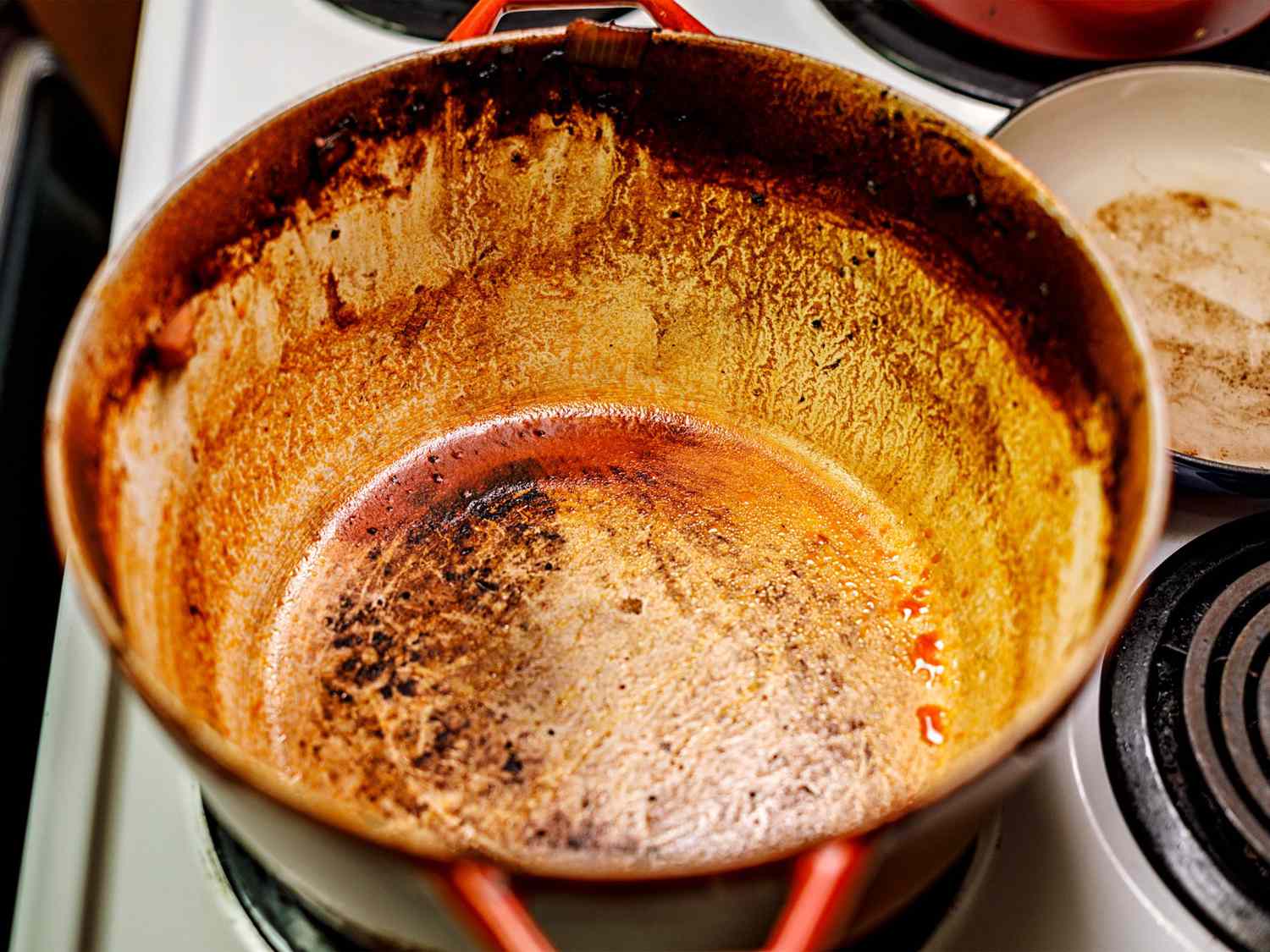 Reviving Your Dirty Dutch Oven Expert Tips on Cleaning Burnt Food