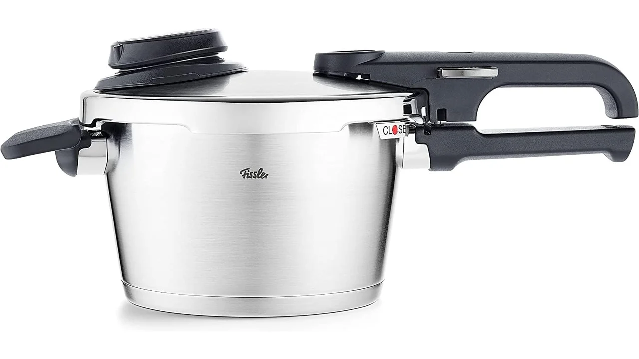 Fissler Vitavit Premium Pressure Cooker Steamer Insert, 2.6