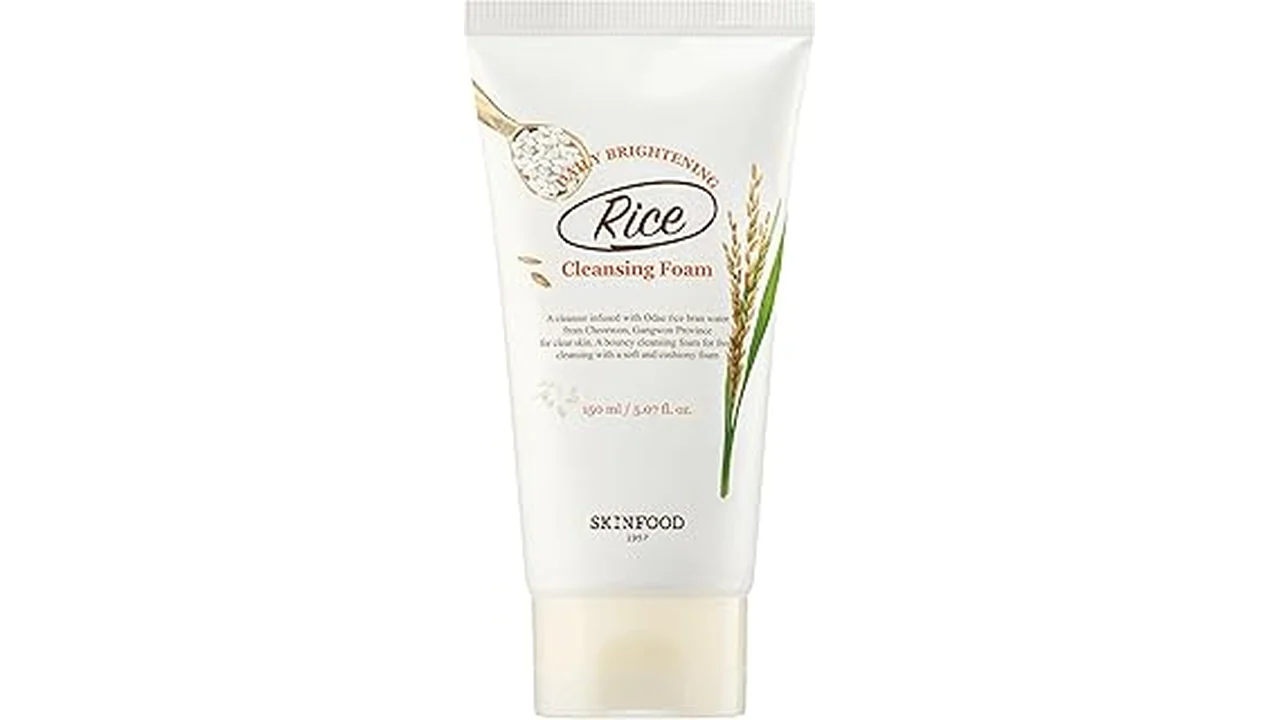 The image shows a curated collection of popular facial cleansers, highlighting the Best 31 Cleanser options.