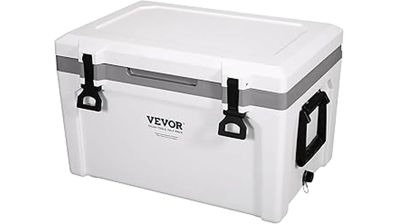 This image shows a durable cooler, showcasing its impressive ice retention capabilities for long outdoor adventures.