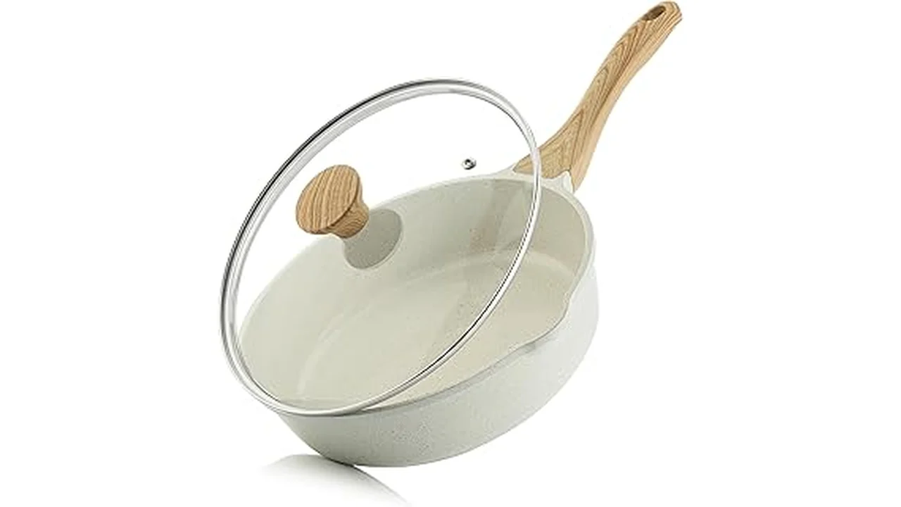 The image shows a collection of 31 popular and important kitchen pans for various cooking needs.
